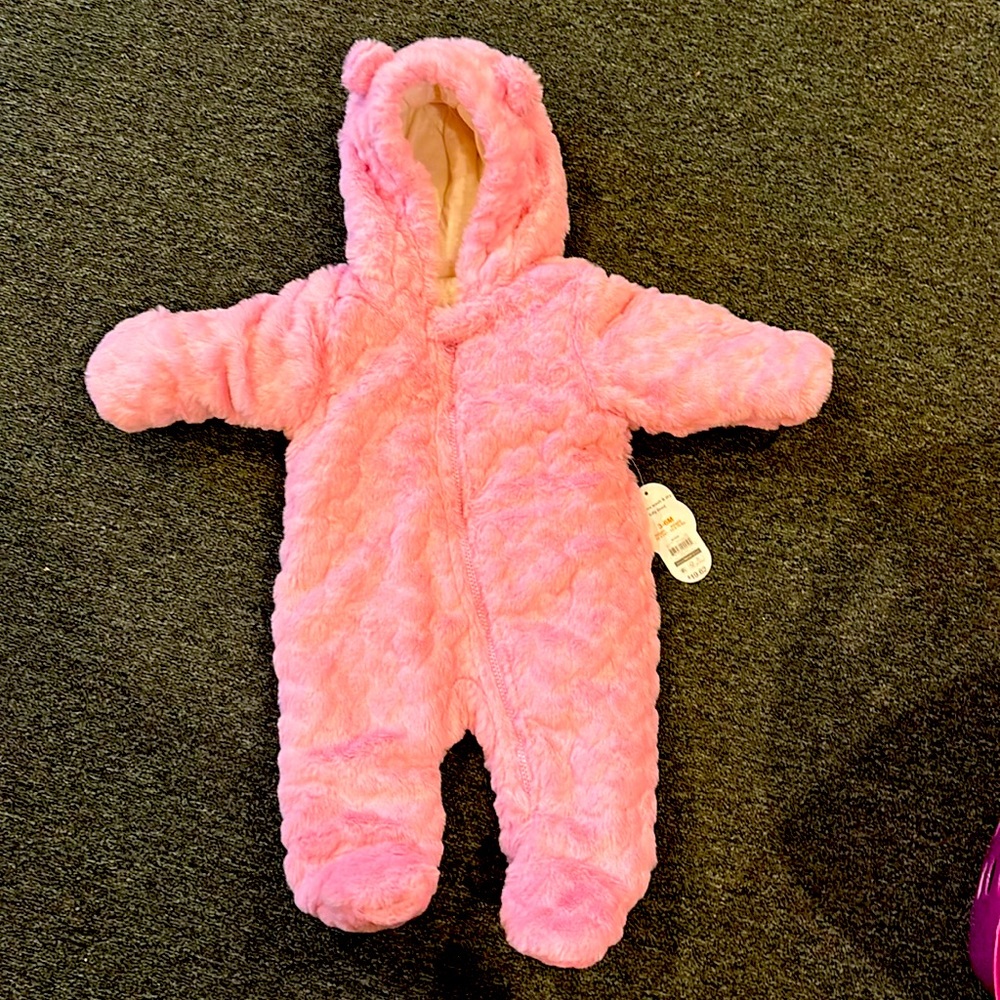 New super soft, pink winter suit for girls. 3-6 months
